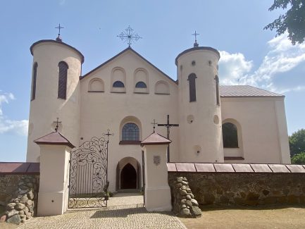 Касцёл-крэпасць Яна-Хрысціцеля, Камаі